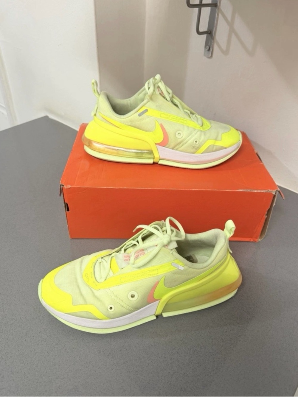 Y2K Nike Yellow and Pink Performance Sneakers going out comfy size 7.5